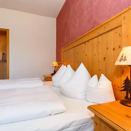 Готель Landkomforthotel Panorama & Restaurant Bella Vista Гарміш-Партенкірхен