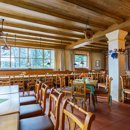 Готель Landkomforthotel Panorama & Restaurant Bella Vista Гарміш-Партенкірхен